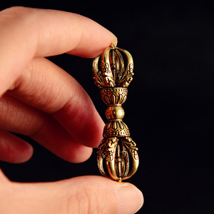 Vajra Tibetano Budista de Latón Vintage, Dorje Tallado a Mano, Decoración Religiosa, Adorno de Feng Shui, Coleccionable - Product Image 1
