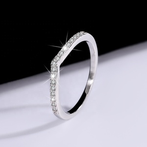 Bague <span class=keywords><strong>de</strong></span> fiançailles <span class=keywords><strong>de</strong></span> luxe en argent sterling 925 avec moissanite élégante taille D VVS et demi-bague éternité, cadeau idéal - Product Image 2