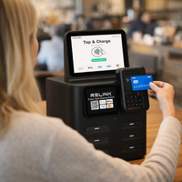 Station de recharge partagée Relink à 6 emplacements avec écran tactile LCD, publicité, paiement sans contact NFC et borne de location de chargeurs