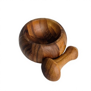 Mortero y Pilón de Madera Natural Duradero, Hecho a Mano, Ecológico, de Grado Alimenticio, para Moler Especias y Hierbas - Product Image 1