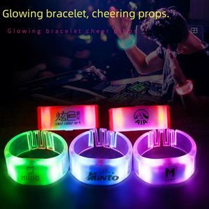 Bracelet lumineux en plastique Finegreen Fg-Br avec télécommande, 4 LED, contrôle DMX, thème romantique doux pour les sports et les jeux - Product Image 4