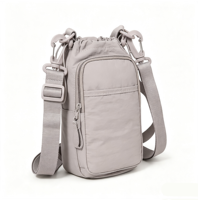 Sac bandoulière léger et minimaliste pour femme, en tissu doux, multi-poches, décontracté, pour le quotidien et les voyages, sac à bouteille d'eau pour femme