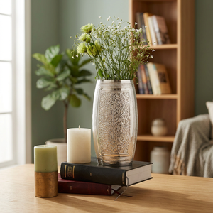 Vase moderne en laiton plaqué argent fait à la main pour mariage - Product Image 3
