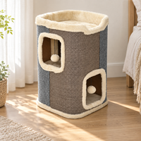 Lit pour chat d'intérieur rectangulaire moderne en peluche, avec double grotte, griffoir, jouets suspendus et lit surélevé