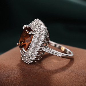 Anello Geometrico di Lusso con Accento a Stella per Donne, Gioiello da Dito Scintillante alla Moda - Product Image 6