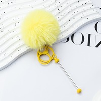 Soododo Nouveau Porte-clés en Peluche Perlé DIY, Breloque Moderne Minimaliste en Forme 3D, Porte-clés Moelleux Féminin, Cadeaux d'Affaires