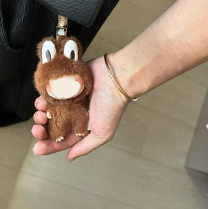 V4 Mini venta al por mayor Original Monsters Pin Love Series PVC llavero carta colgante caja ciega personaje congelado regalos para niños - Product Image 3