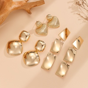Jingciren Boutique, pendientes plegables lisos de metal con diseño de moda transfronteriza de Europa y Estados Unidos, pendientes geométricos retro para mujer - Product Image 4