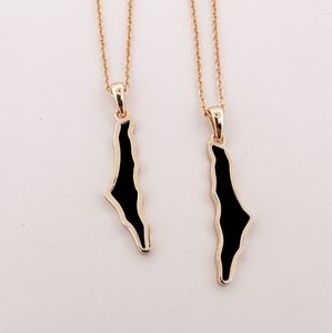 Carte de Palestine plaquée or 18 carats à la mode carte délicate polie avec collier en pierre coquille ou onyx bijoux de Palestine - Product Image 5