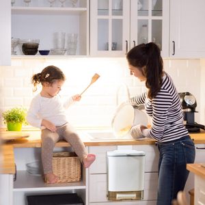 Poubelle suspendue pour armoire, poubelle murale pour cuisine, petite poubelle pliable avec couvercle, en vrac - Product Image 3