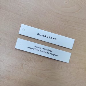 Étiquettes suspendues personnalisées 700g pour vêtements, étiquettes en papier imprimées pour perruques et bijoux, étiquettes de marque pour entreprises et boutiques avec votre propre logo imprimé - Product Image 4