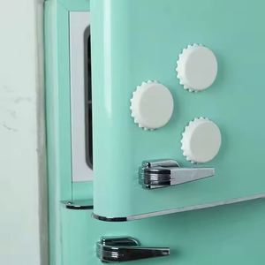 แม่เหล็กติดตู้เย็น 3 มิติ รูปทรงกลม ที่เปิดขวดเบียร์อเนกประสงค์ ตกแต่งด้วยโลหะด้านเดียว รับทำโลโก้ตามสั่ง ขนาดกลาง ทันสมัย - Product Image 3