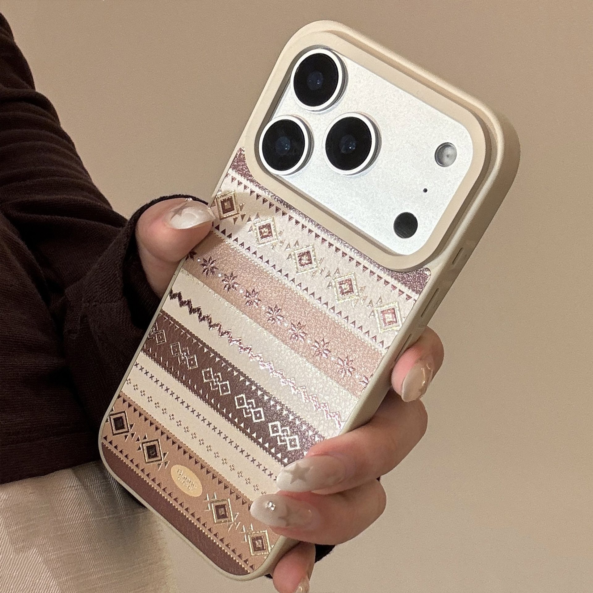 Frost White with Gilded Autumn Lattice Pattern