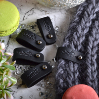 Cuir véritable personnalisé en relief coudre sur de vrais patchs en cuir de jean véritable pour Beanie Crochet étiquette en cuir naturel à la main