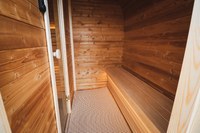 Sauna Listrik Luar Ruangan Villa Kayu Spruce Solid Bentuk Persegi untuk 5 Orang, Uap Basah, Penggunaan Keluarga, OEM/ODM 9KW Ramah Lingkungan