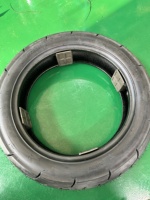 إطارات دراجات نارية جديدة بالجملة مقاس 130/90-15 بدون أنبوب داخلي معتمدة من DOT للحمولات الثقيلة، قطع غيار خلفية أصلية مخصصة من المصنع مباشرة