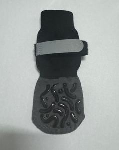 Chaussures antidérapantes pour chien avec sangles réfléchissantes, chaussettes pour animaux de compagnie, bottes et protège-pattes pour chiens, protège-pattes pour sols en bois dur - Product Image 4