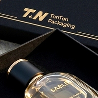 Boîte à parfum rigide noire de luxe personnalisée en deux parties avec couvercle amovible et insert ajusté pour présentation