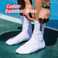 Chaussettes de sport respirantes OEM personnalisées, chaussettes de basketball athlétiques en tissu éponge avec coussinets, chaussettes de performance pour hommes