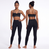 Ensemble de sport pour femmes avec soutien-gorge à bretelles réglables contrastées, leggings taille haute avec poches latérales, soutien-gorge et culottes, ensemble de yoga