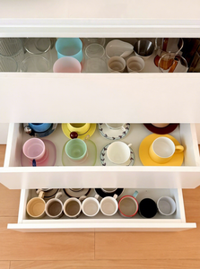 Buffet <span class=keywords><strong>de</strong></span> cuisine minimaliste et station café, conçus pour une préparation culinaire efficace et élégante dans les maisons contemporaines. - Product Image 5