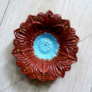 Lámpara de Aceite Portátil Hecha a Mano de Cerámica con Forma Redonda, Centro Rojo y Azul, para Actividades Religiosas y Decoración del Hogar, Duradera - Product Image 1
