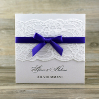 Precio al por mayor hecho a mano encaje púrpura oro cinta arco plegable boda tarjetas de invitación para boda cumpleaños