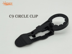 Clips para Luces Navideñas Shineu de Grado Comercial C9, Ganchos para Canaletas de Polímero Resistentes a la Intemperie, Garantía de 1 Año para Decoraciones Navideñas en Exteriores - Product Image 1