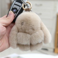 En gros, Mini porte-clés de voiture et pendentif en peluche de fourrure douce de lapin Rex, motif dessin animé tendance, pour décoration de sac à dos