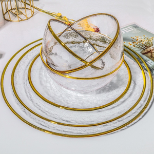 Assiettes de présentation rondes en verre écologiques de qualité supérieure avec bord doré, style minimaliste, pour mariages, événements et fêtes de camping, avec technique d'<span class=keywords><strong>émail</strong></span> coloré - Product Image 3