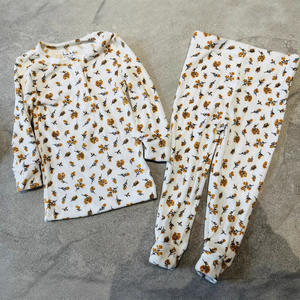 Conjunto de Ropa para Bebé Niña Nicole Miller de 2 Piezas, Manga Larga, Estampado Floral Informal, Tela de Lana, Marca Estadounidense - Product Image 2