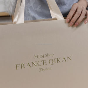 Bolsas de Regalo de Papel Kraft de Lujo Reutilizables Personalizadas con Grabado y Asas de Listón para Ropa, Perfumes, Compras y Promociones - Product Image 2