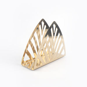 Portasciugamani di carta triangolare in acciaio inossidabile da tavolo per tavolo da pranzo dell'hotel portatovaglioli in oro per ristorante - Product Image 1