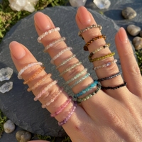 Boho Mini Naturstein-Perlenring, elastisch, handgefertigt, mehrlagig, stapelbar, Kristallring für den Alltag