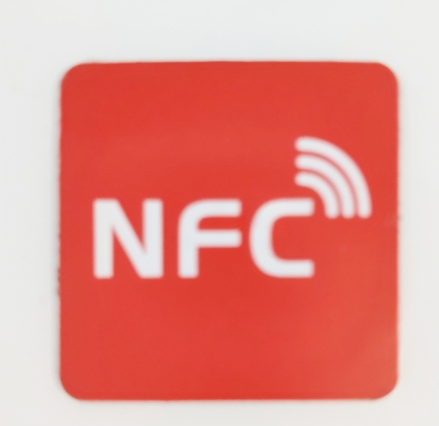 YIAN Customizable Waterproof Paper NFC Tag Sticker 13.56MHz Programmable RFID SMART LABEL Printed Adhesive Smart Label