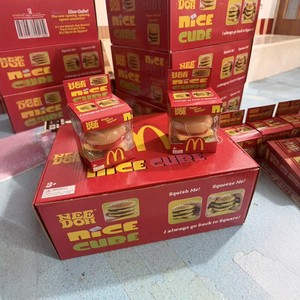 Giocattolo Antistress in Gomma Stile Burger McDonald's, Materiale Morbido a Lenta Risposta, Gioco Creativo a Tema Cibo - Product Image 3