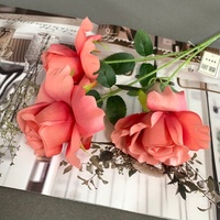 LO-1380 Großhandel Realistische Mehrfarbige Blumen 63cm 3-Köpfige Seidenrose Künstlicher Blumenstiel für Hochzeit Event Heimdekoration