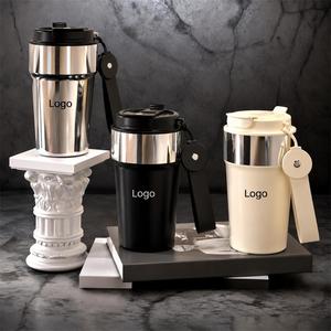 แก้วกาแฟสแตนเลสสุญญากาศแบบทันสมัยพร้อมฝาปิดและสายสะพาย - Product Image 1