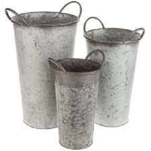 Pot en tôle galvanisée avec manche en bois pour la décoration de votre maison et de votre bureau - Product Image 6