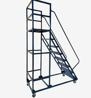 Échelle industrielle mobile avec construction en acier isolé, capacité de 150 kg, 10-12 marches, design moderne pour usage en entrepôt