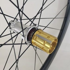 Set di Ruote in Carbonio Tubeless Clincher 700C con Freno a Cerchio, Larghezza 26mm, Profondità 35/38/40/45/50/55/60mm, Tubolare 20/24 Fori, Ratchet 36T Shimano 11s - Product Image 2