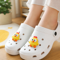 Breloques de chaussures en PVC souple personnalisées, série dessin animé Petits Poulets, avec fleurs à bouton, détachables, pour trous de chaussures, pour enfants et adultes