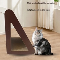 Griffoir pour chat en carton ondulé marron avec poteau vertical et jouet clochette 50x40x30cm, design minimaliste pour chats d'intérieur et petits appartements