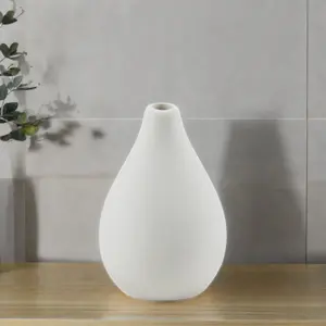 Vase en porcelaine blanche mate  conception moderne Vases populaires en céramique et en porcelaine pour l'usage quotidien Taille