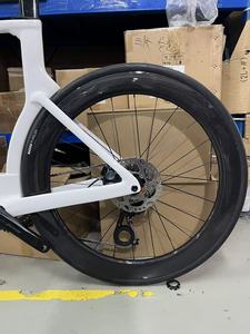Vélo de contre-la-montre en fibre de carbone aérodynamique haut de gamme, vélo de triathlon sans fil à 24 vitesses pour la course adulte - Product Image 5