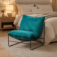 Fauteuil de décoration intérieure tendance, revêtement en velours doux, structure en métal courbé, chaise de repos pour coin lecture