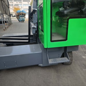 Carrello Elevatore Multidirezionale per Corridoi Stretti con Batteria agli Ioni di Litio e Alimentazione AC - Product Image 3