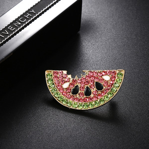 Nouvelle broche émail fruitée <span class=keywords><strong>AliExpress</strong></span> 2025, motif pastèque, en alliage incrusté de diamants, style mode européenne et américaine - Product Image 3