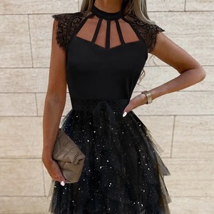 Robe de soirée noire élégante à col croisé en maille transparente superposée avec découpes, jupe courte taille mi-haute, style tendance et raffiné - Product Image 1