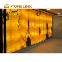 Carrelage mural de luxe en pierre bleue translucide d'onyx jaune